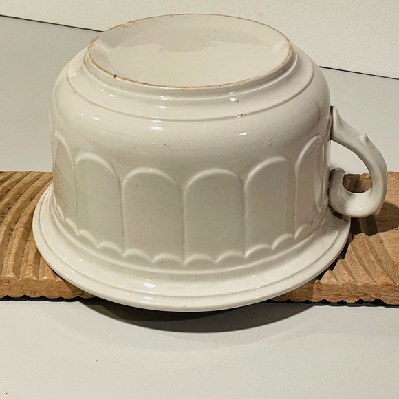 Vintage Decorative White Ceramic Chamber Pot❤️